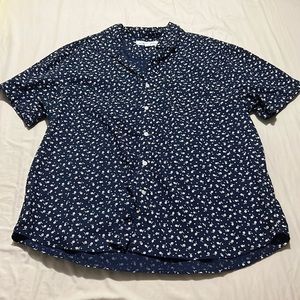 Men’s XL, collared button-down short sleeve